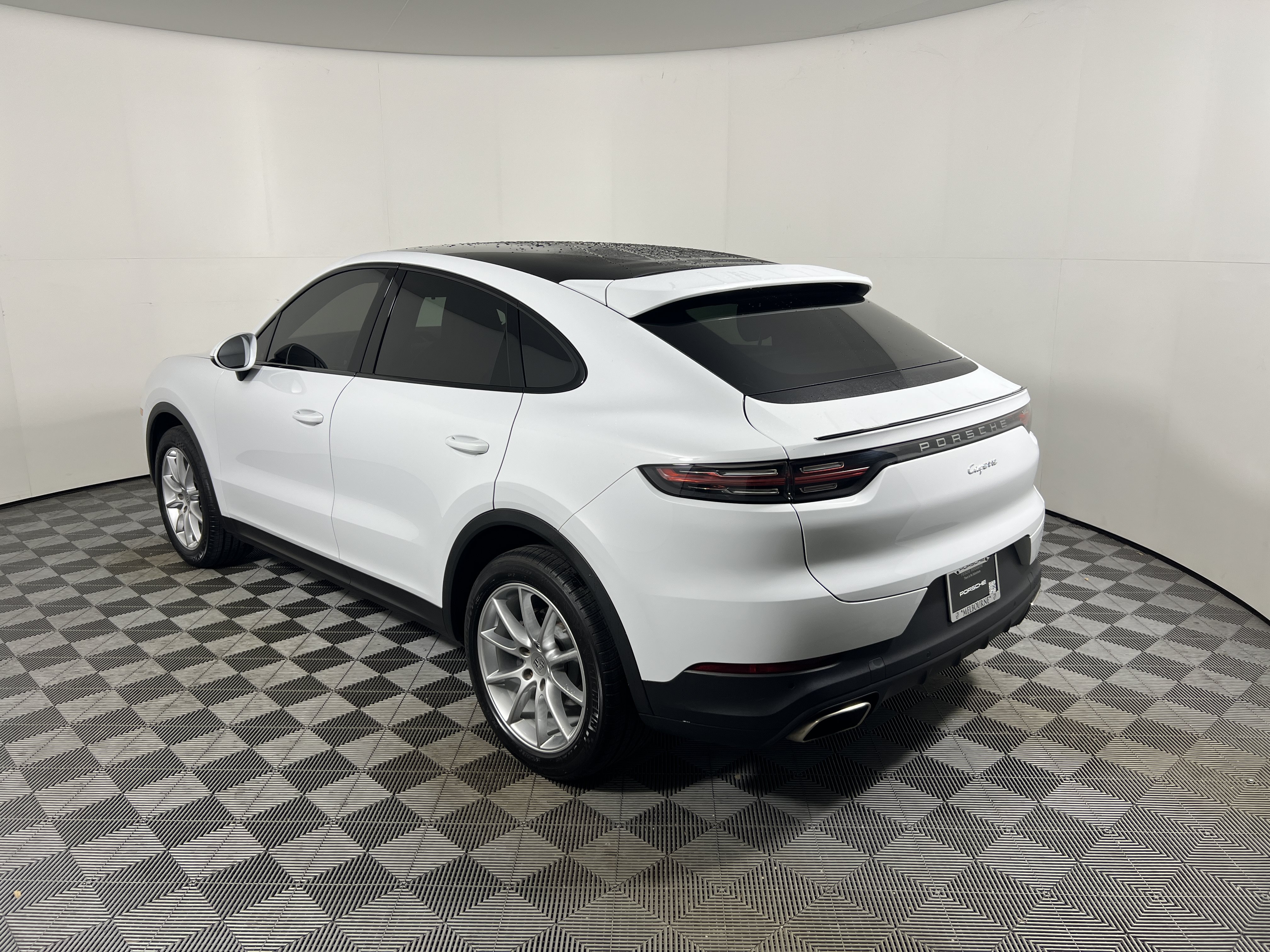 Used 2023 Porsche Cayenne Coupe AWD/4WD image 3