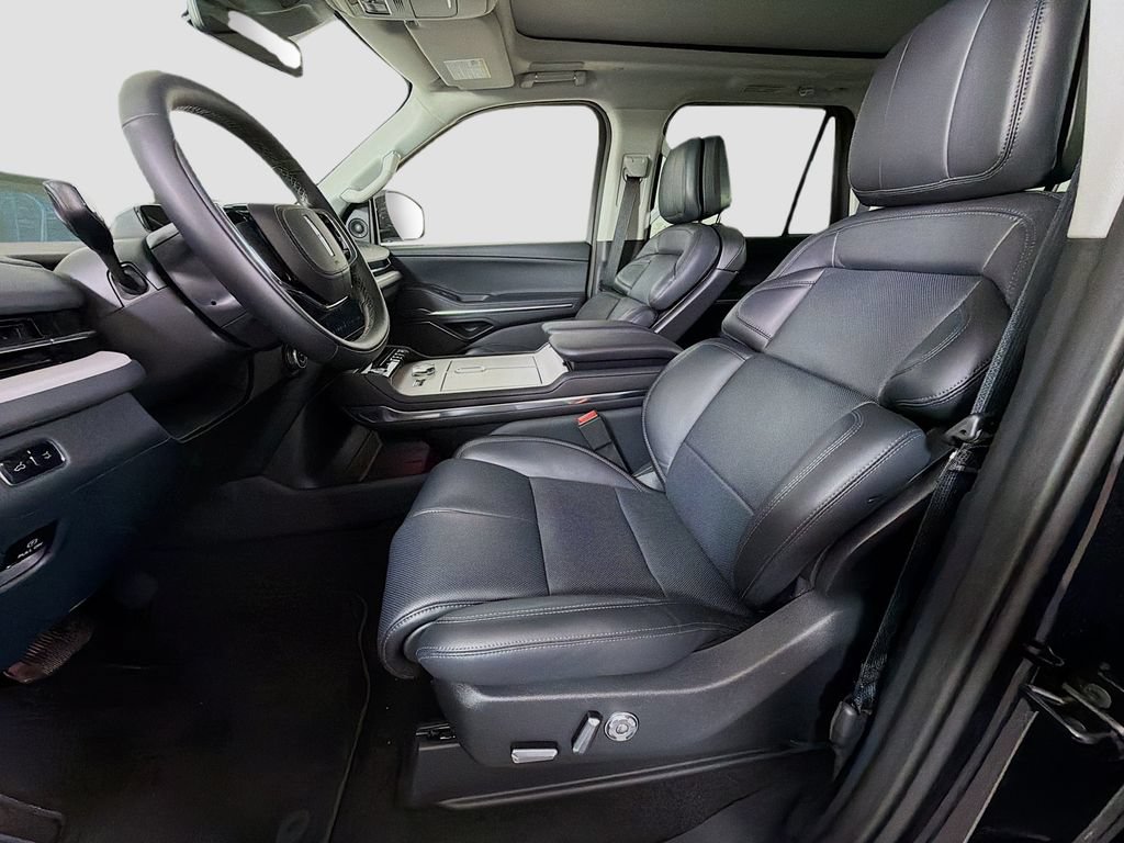 Used 2026 Lincoln Navigator L Reserve AWD/4WD image 12