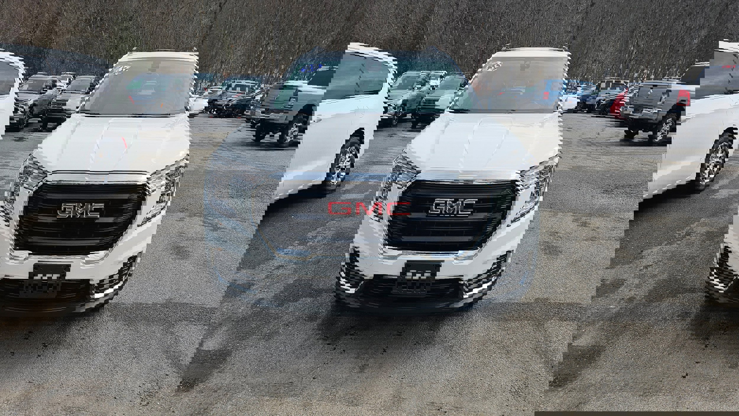 Used 2023 GMC Terrain SLE w/ Driver Convenience Package image 4