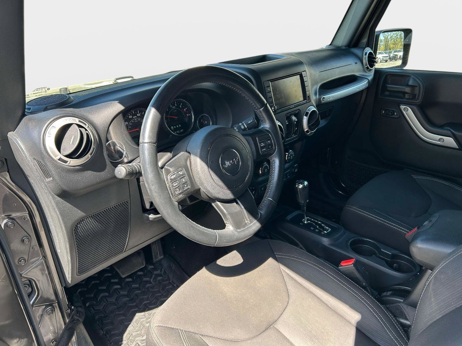 Used 2017 Jeep Wrangler Unlimited Sahara w/ Connectivity Group image 10