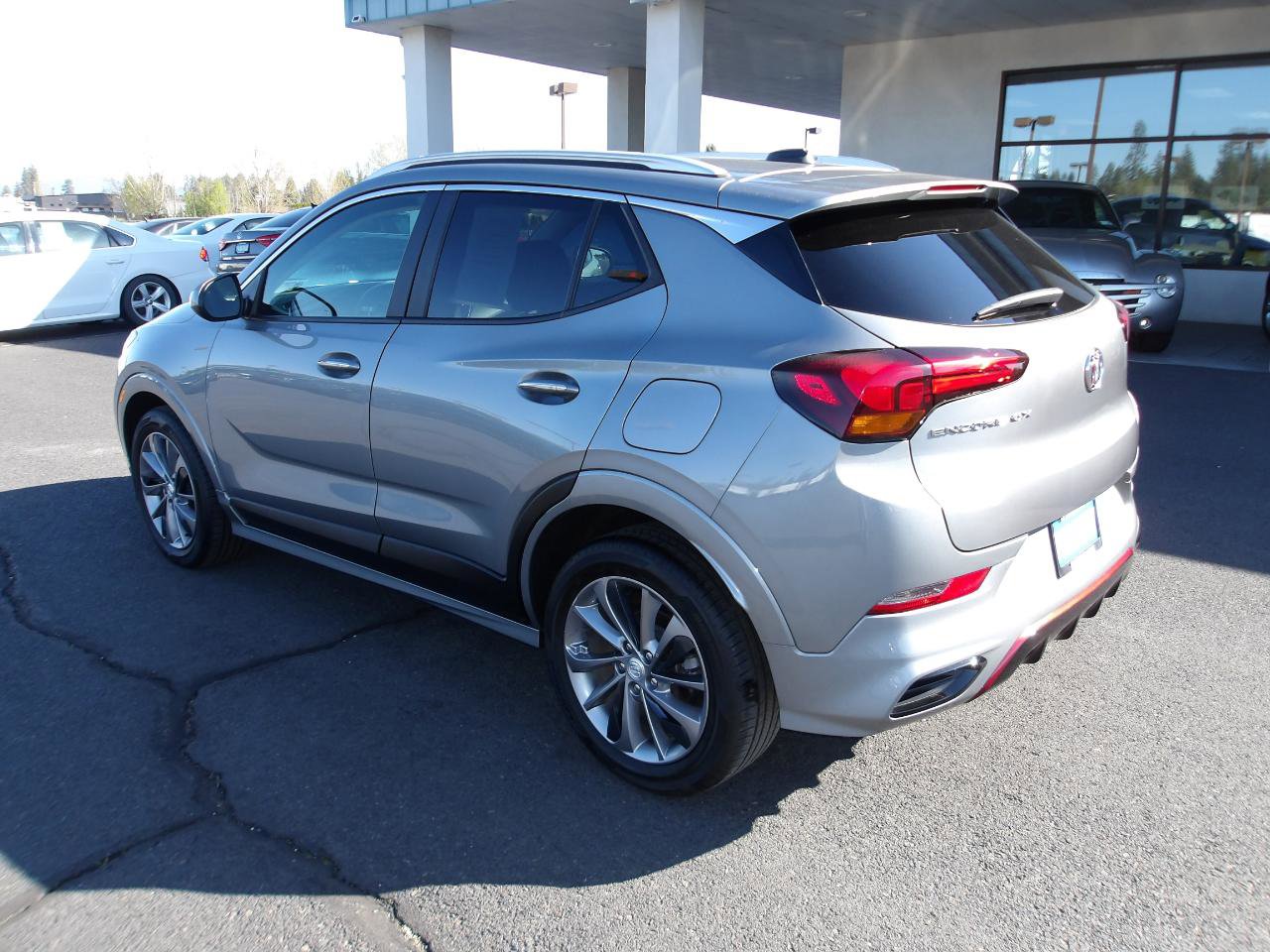 Used 2023 Buick Encore GX Select w/ Sport Touring Package FWD image 3
