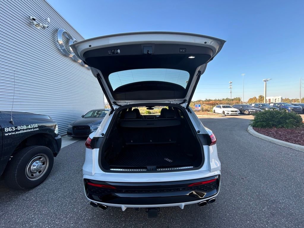 Used 2025 Audi SQ5 Premium Plus w/ Premium Plus Package image 58