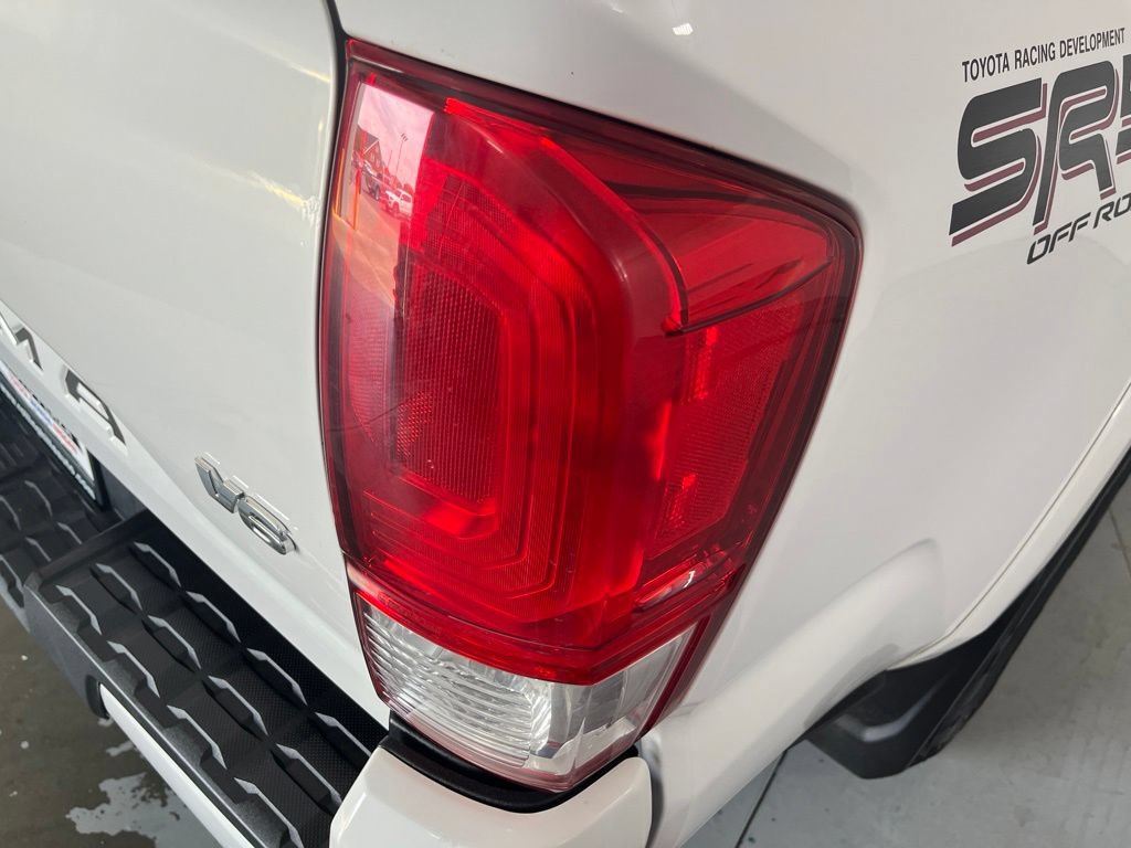 Used 2016 Toyota Tacoma SR5 AWD/4WD image 47