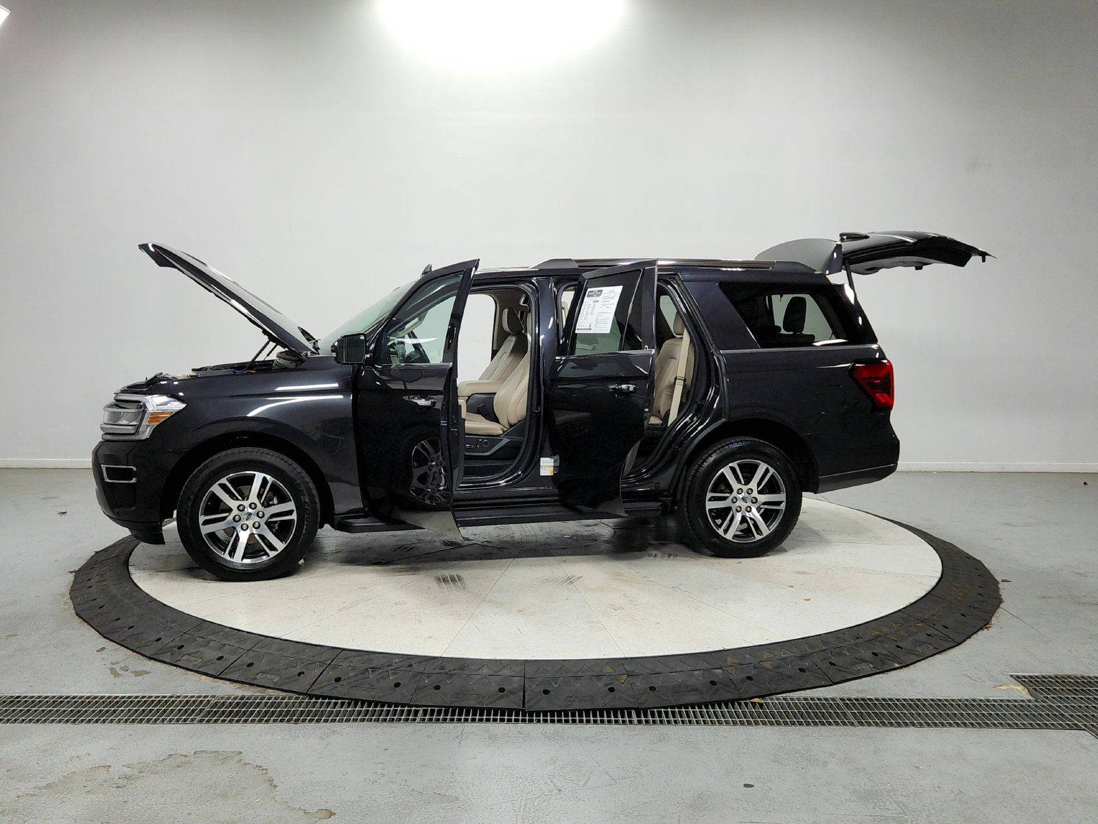 Used 2024 Ford Expedition Limited RWD image 13