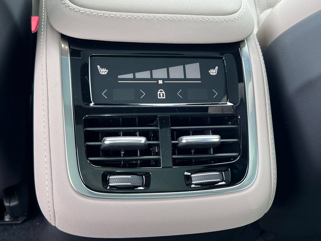 New 2026 Volvo XC90 B5 Core AWD/4WD image 33