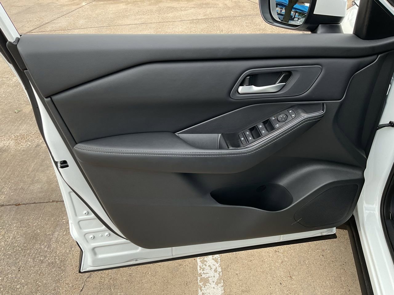 Used 2026 Nissan Rogue SV image 12