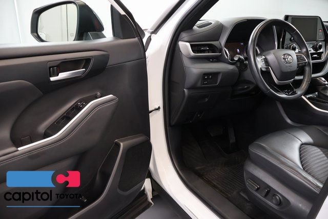 Used 2023 Toyota Highlander XSE AWD/4WD image 7