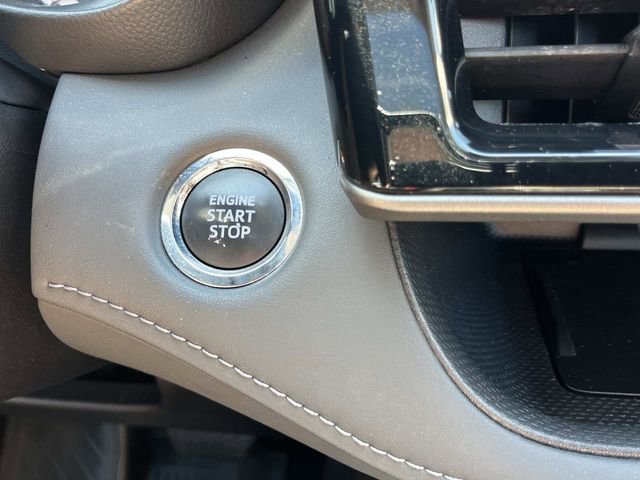 Used 2023 Toyota Highlander XLE FWD image 42