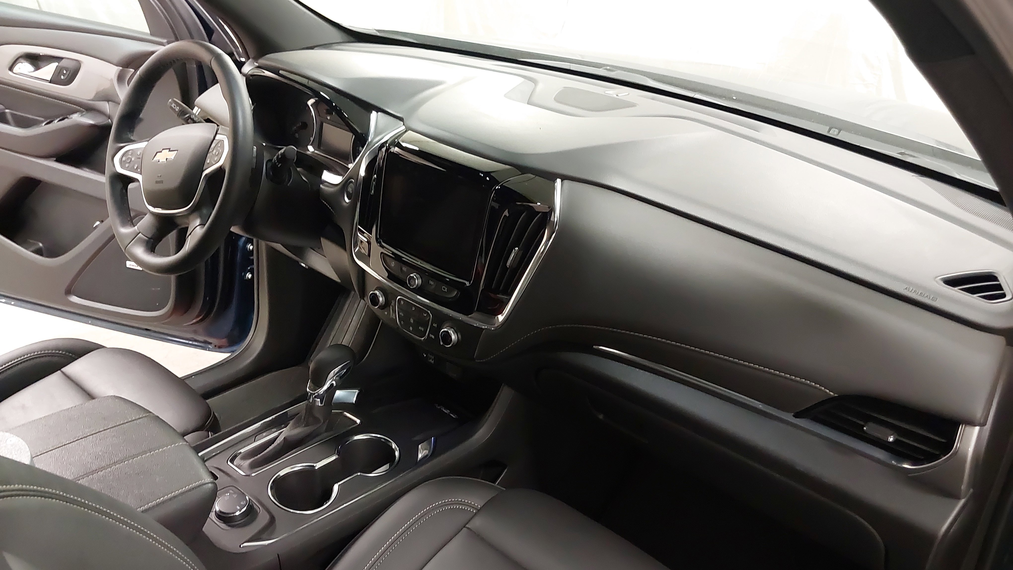 Used 2023 Chevrolet Traverse LT w/ LT Premium Package image 29