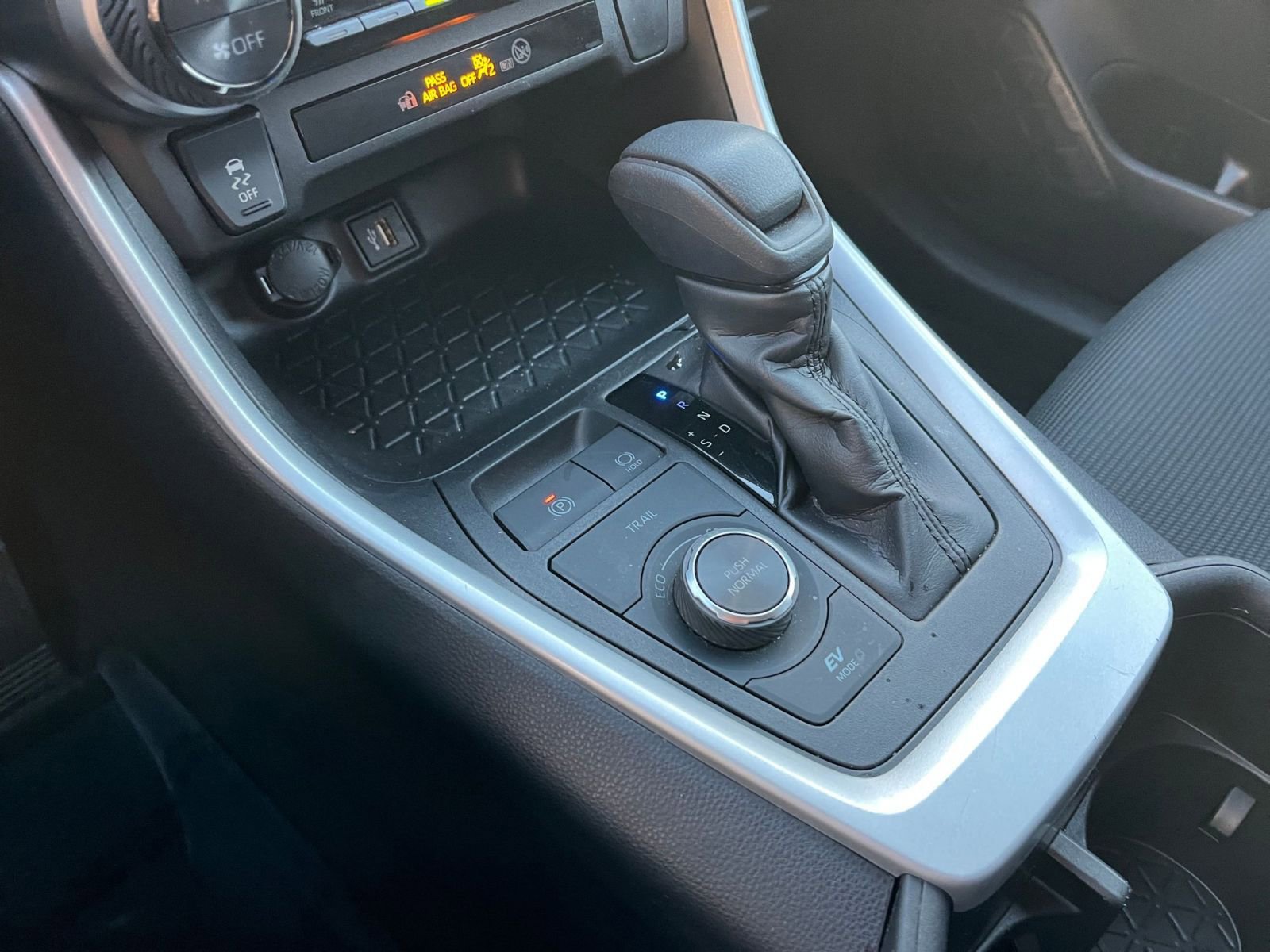 Used 2025 Toyota RAV4 LE image 40