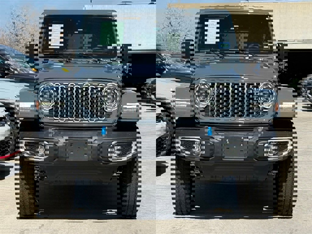 Used 2024 Jeep Wrangler Unlimited Sahara image 8