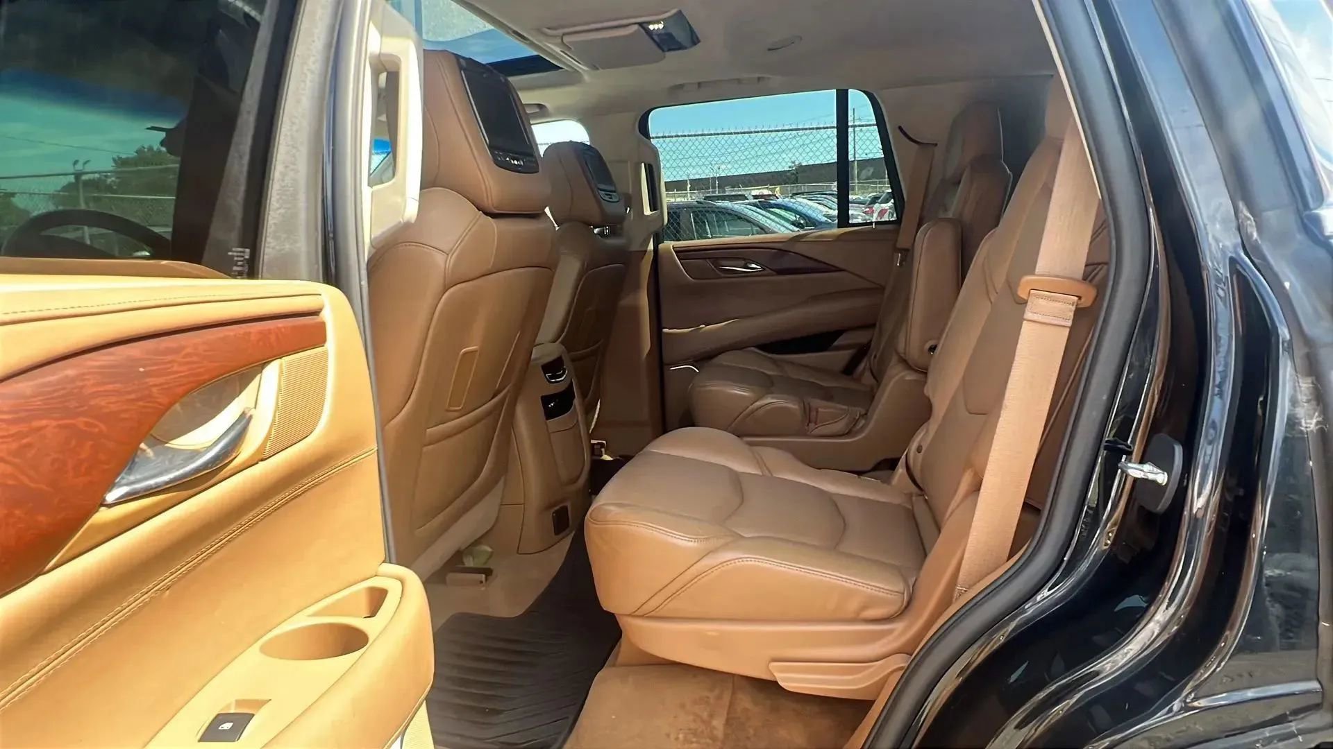 Used 2016 Cadillac Escalade Platinum image 28