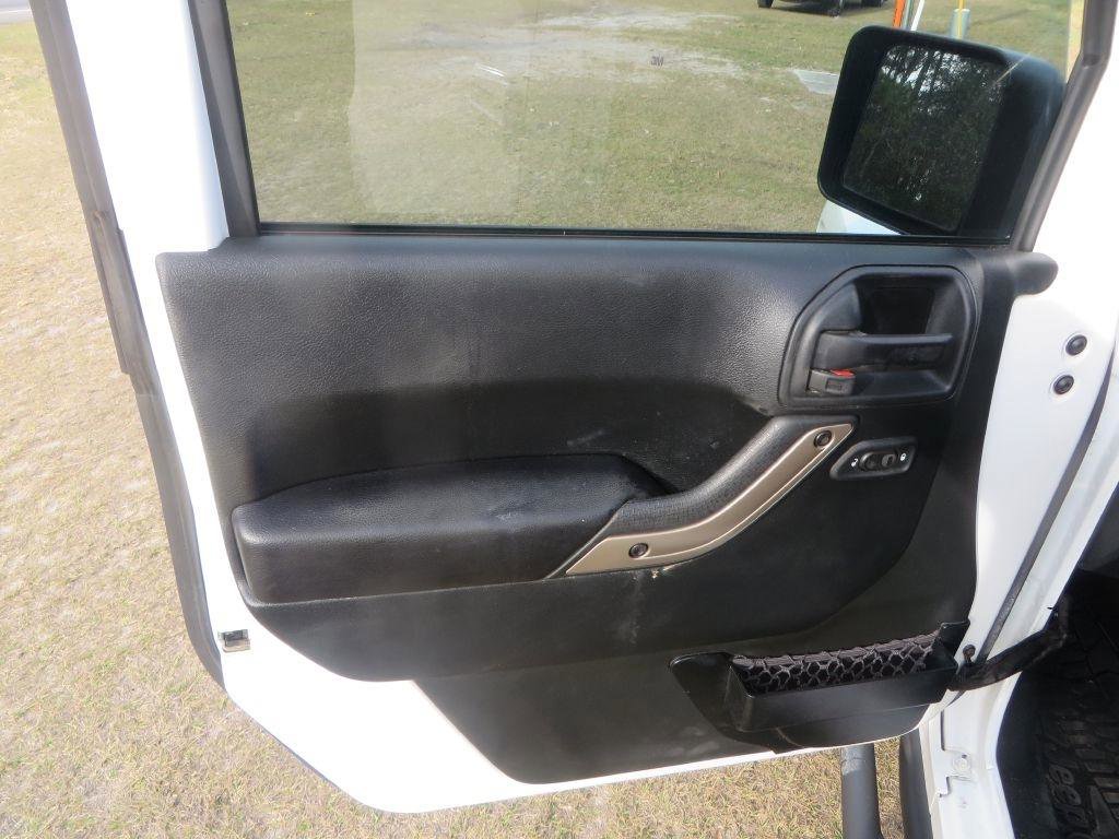 Used 2016 Jeep Wrangler Unlimited Sahara image 10