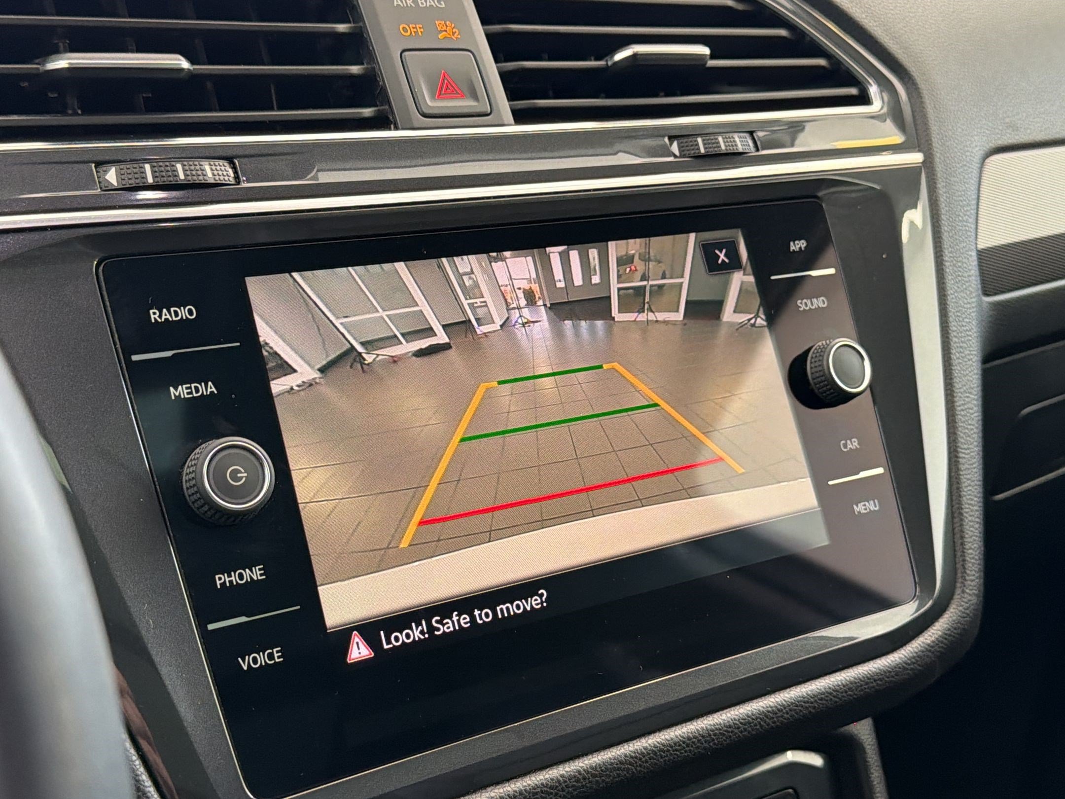 Certified 2023 Volkswagen Tiguan SE w/ Panoramic Sunroof Package FWD image 25