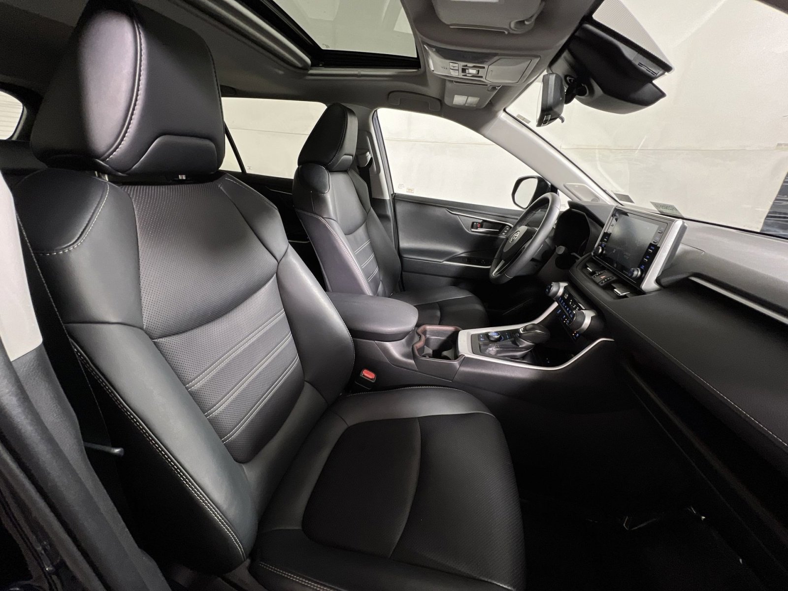 Used 2021 Toyota RAV4 Limited image 25