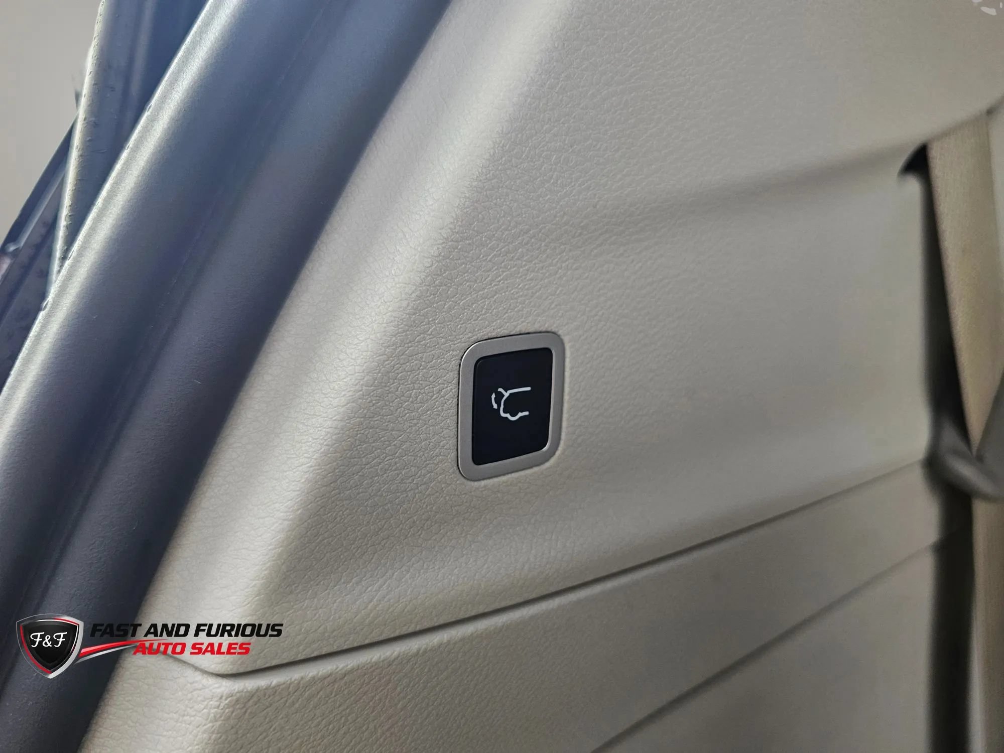 Used 2020 Chrysler Pacifica Touring w/ Advanced Safetytec Group FWD image 39