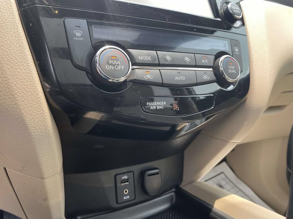 Used 2016 Nissan Rogue SL w/ SL Premium Package FWD image 25