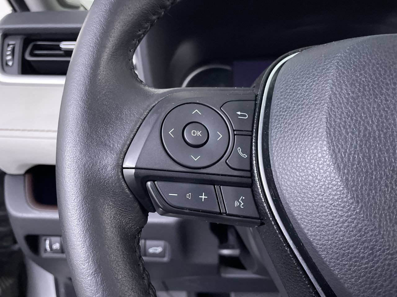 Used 2021 Toyota RAV4 Limited AWD/4WD image 26