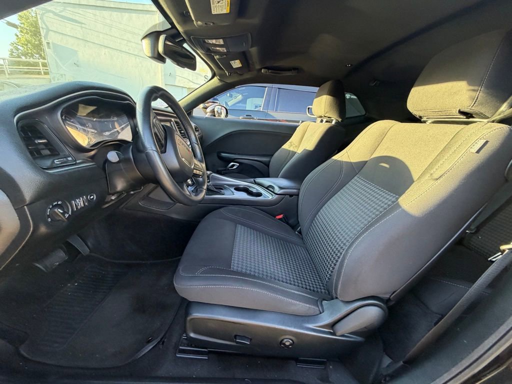 Used 2018 Dodge Challenger SXT w/ Blacktop Package image 7