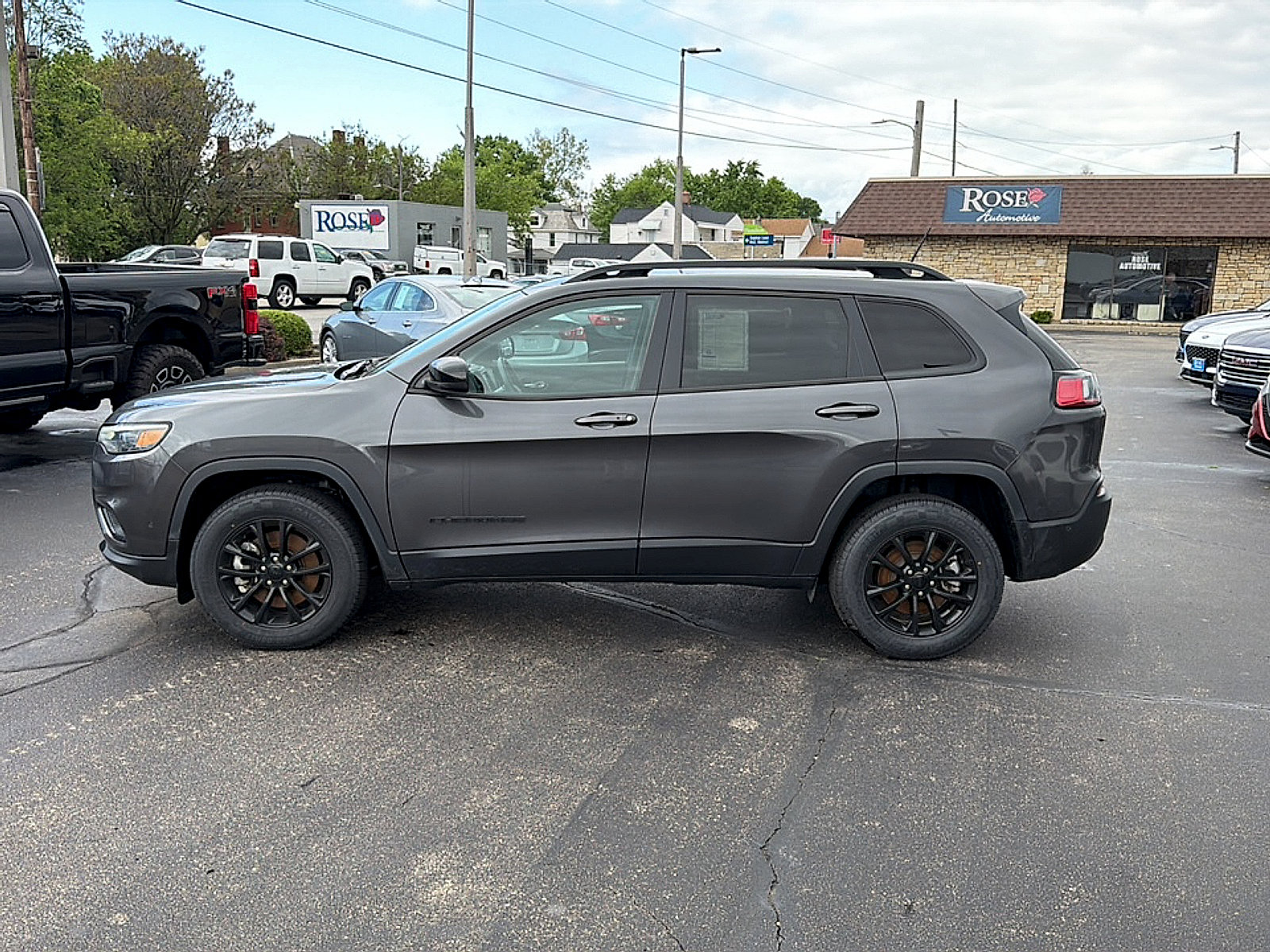 Used 2023 Jeep Cherokee Altitude Lux AWD/4WD image 3
