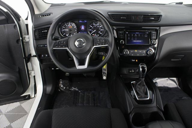 Used 2020 Nissan Rogue Sport S image 10