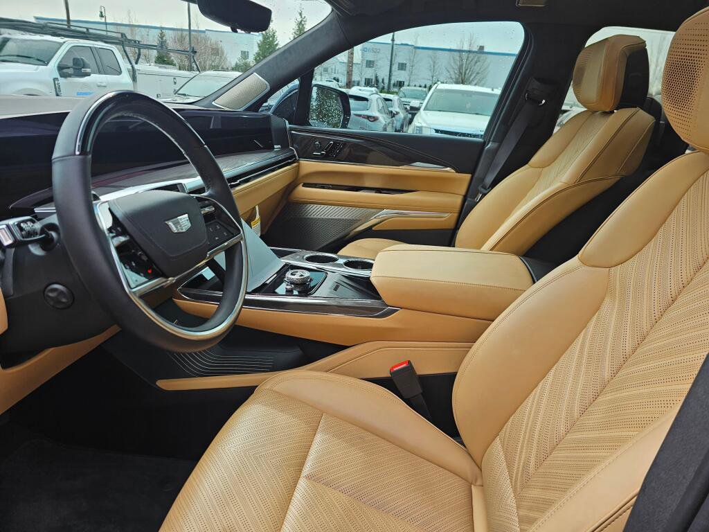 Used 2025 Cadillac Escalade IQ Luxury 2 image 28