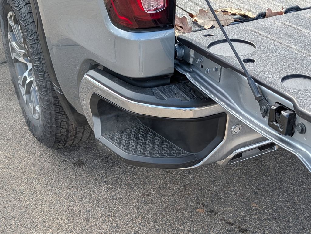 New 2026 GMC Sierra 1500 SLE image 17