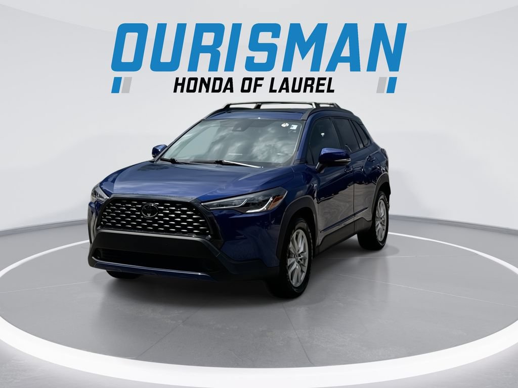 Used 2022 Toyota Corolla Cross LE w/ Moonroof Package AWD/4WD image 4
