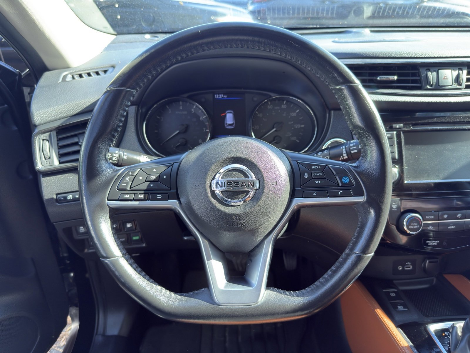 Used 2018 Nissan Rogue SL w/ Premium Package image 30