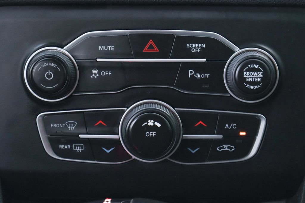 Used 2019 Dodge Charger SXT image 29