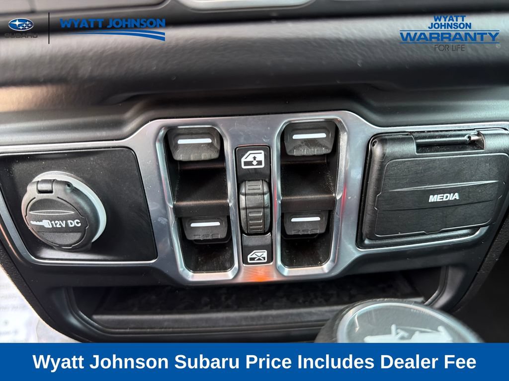 Used 2025 Jeep Wrangler Unlimited Sahara AWD/4WD image 26