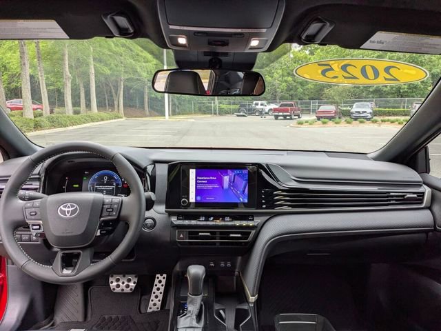 Used 2025 Toyota Camry SE FWD image 14