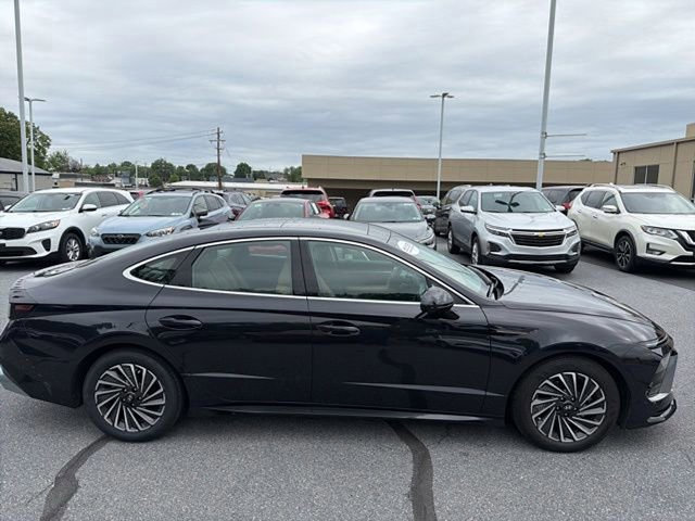 Certified 2025 Hyundai Sonata Limited FWD image 10