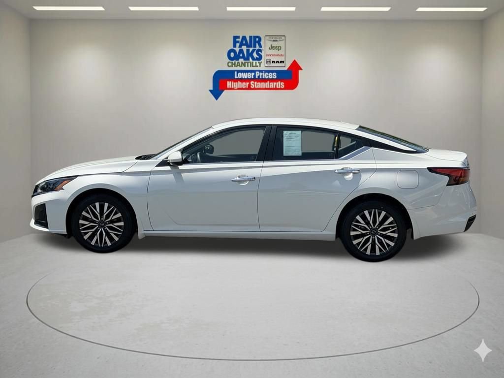 Used 2023 Nissan Altima 2.5 SV AWD/4WD image 11
