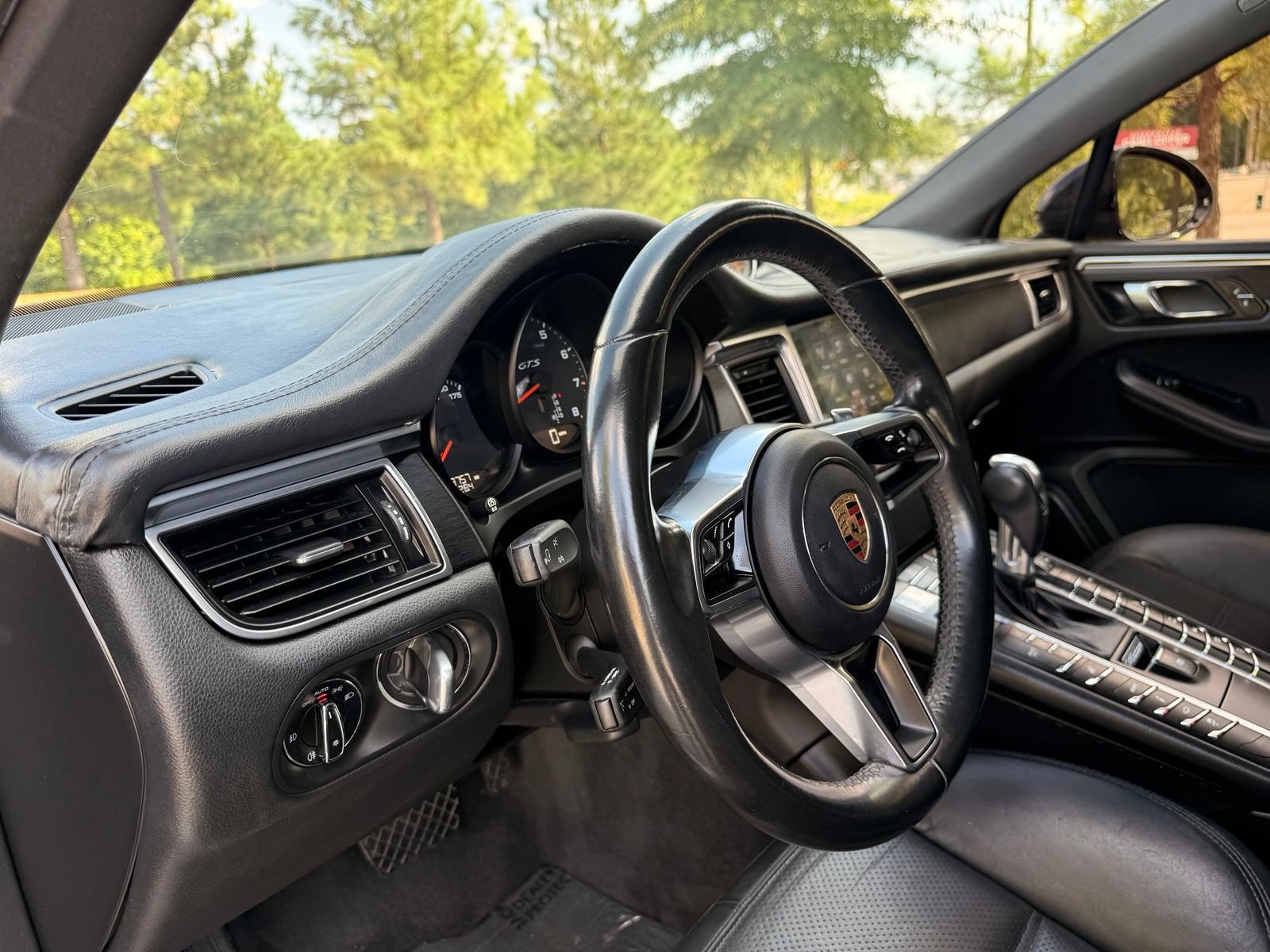 Used 2017 Porsche Macan GTS AWD/4WD image 22