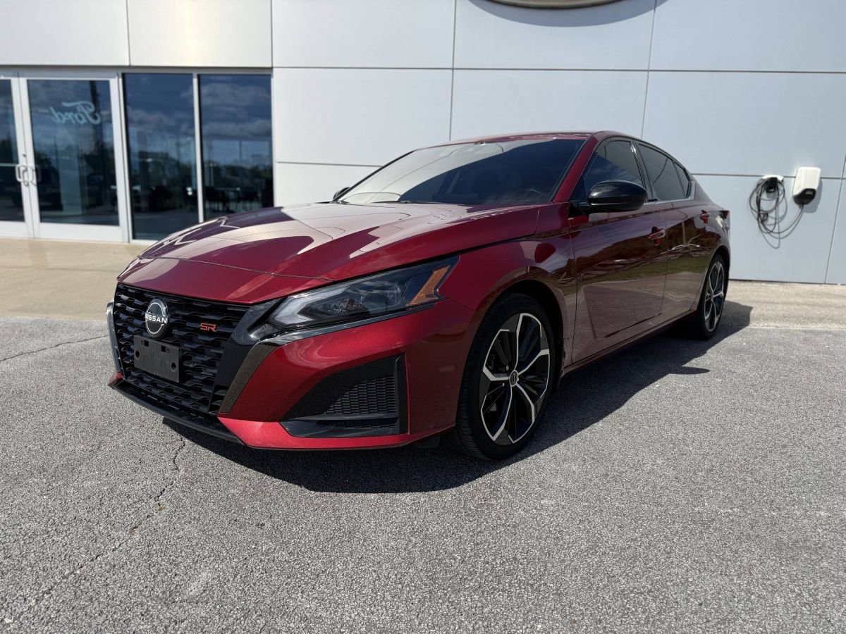 Used 2023 Nissan Altima 2.5 SR w/ SR Premium Package image 1