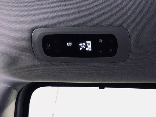 Used 2024 Chrysler Pacifica Touring-L image 25