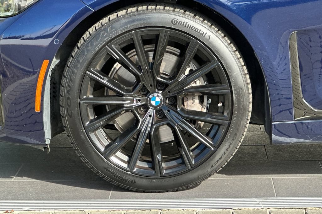 Used 2020 BMW 740i w/ M Sport Package RWD image 31