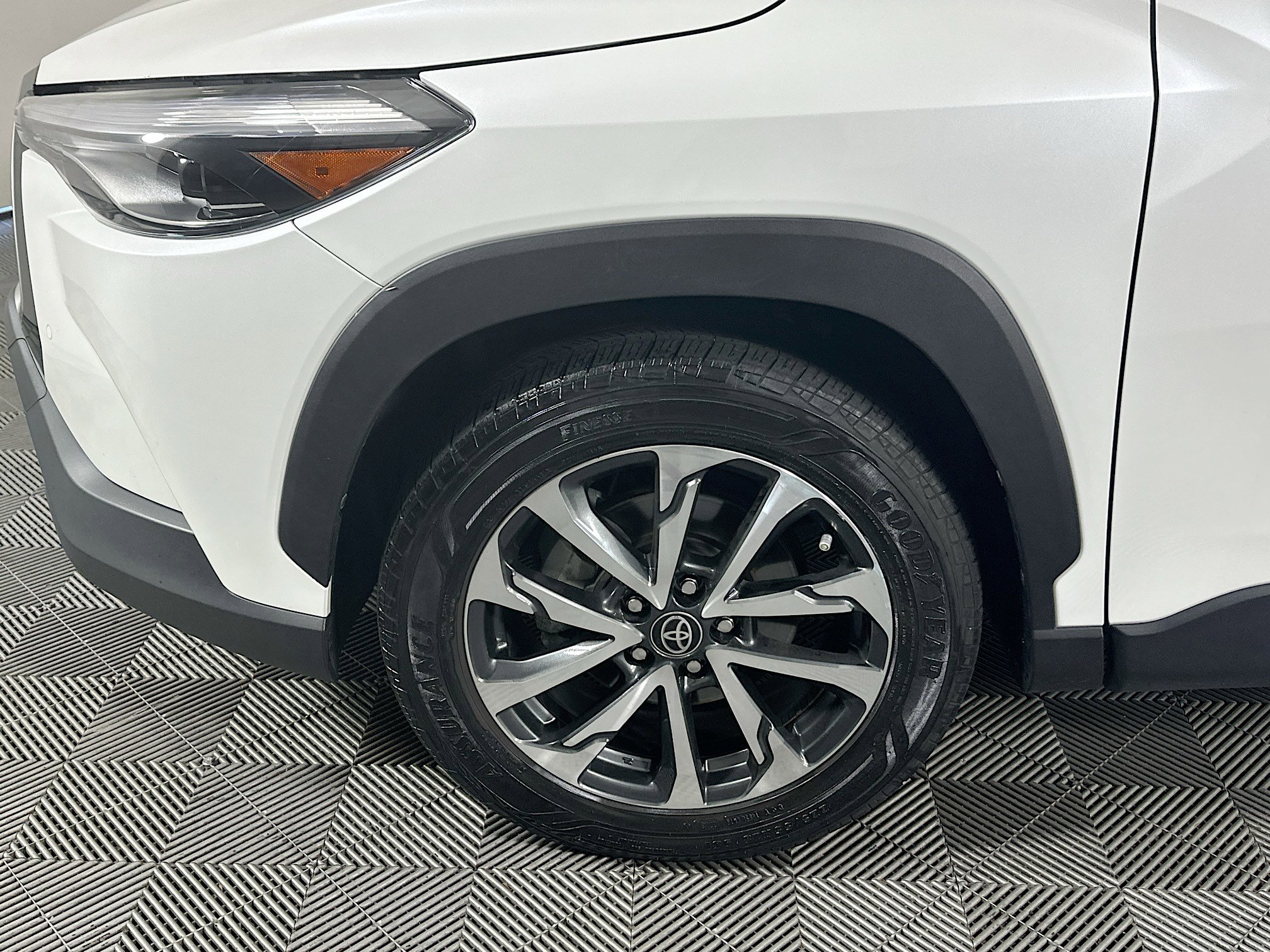 Used 2023 Toyota Corolla Cross XLE w/ Convenience Package AWD/4WD image 11