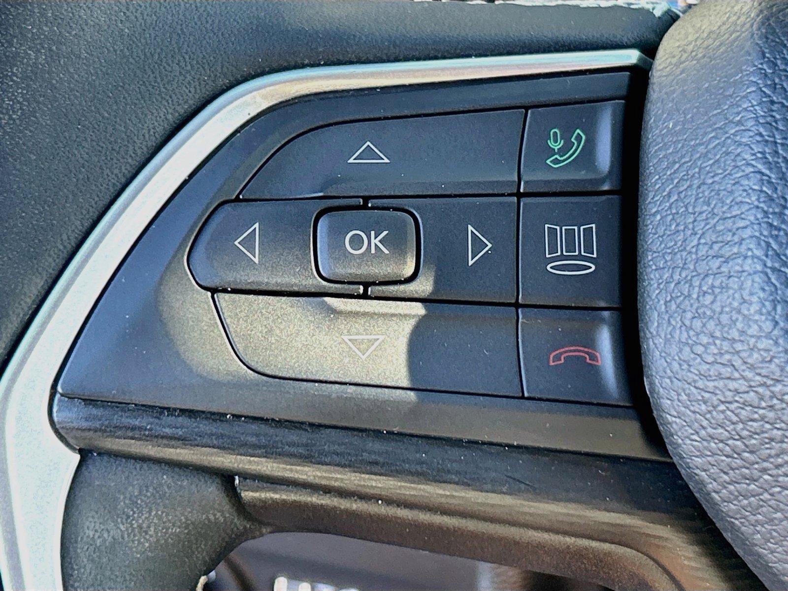Used 2023 Jeep Grand Cherokee Laredo w/ Luxury Tech Group I AWD/4WD image 38