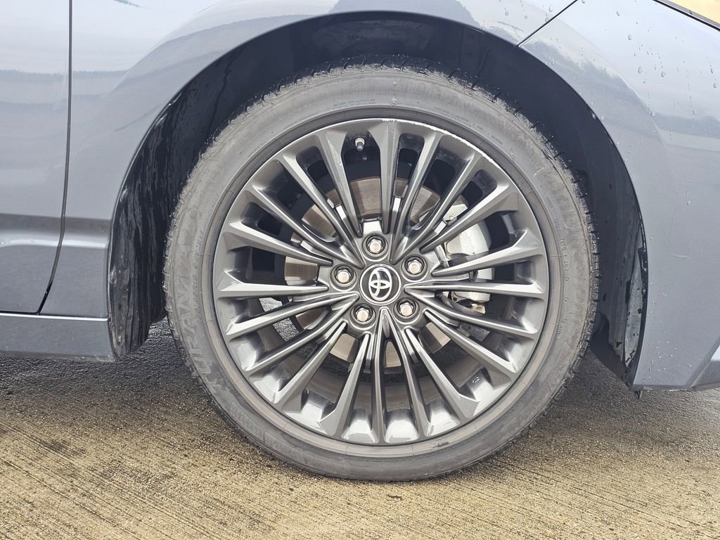 Used 2019 Toyota Avalon XSE image 9