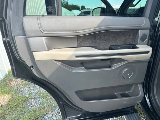 Used 2019 Ford Expedition Limited w/ Equipment Group 301A RWD image 19