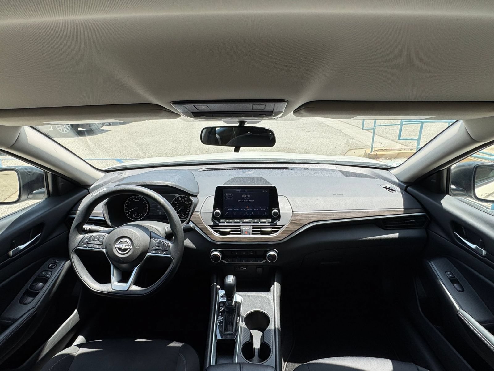 Used 2025 Nissan Altima 2.5 SV FWD image 33