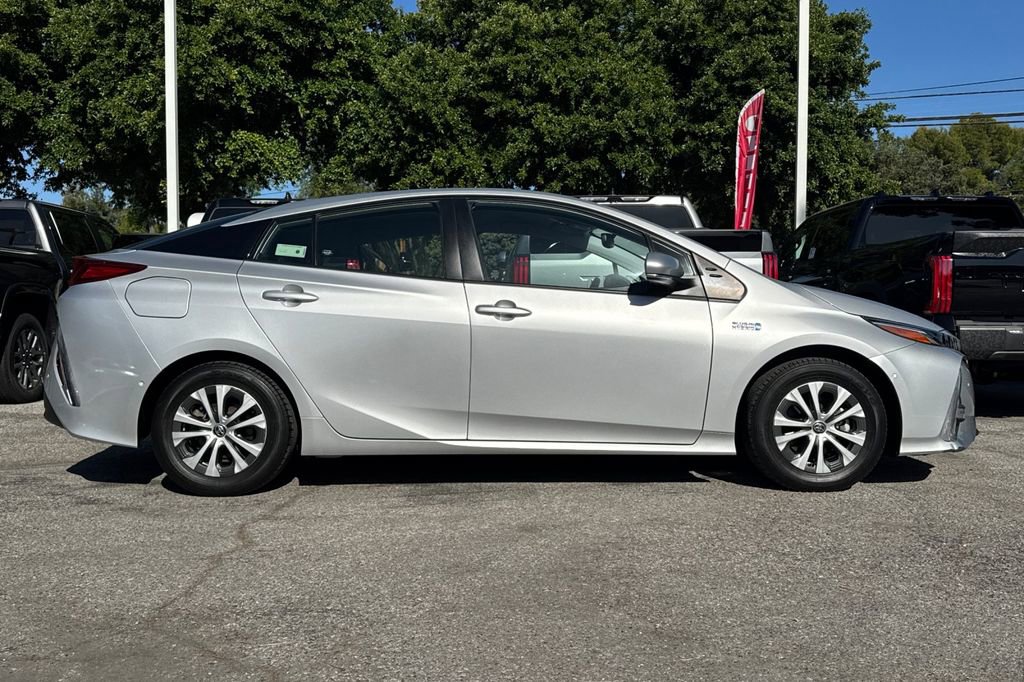 Certified 2021 Toyota Prius Prime Limited FWD image 2
