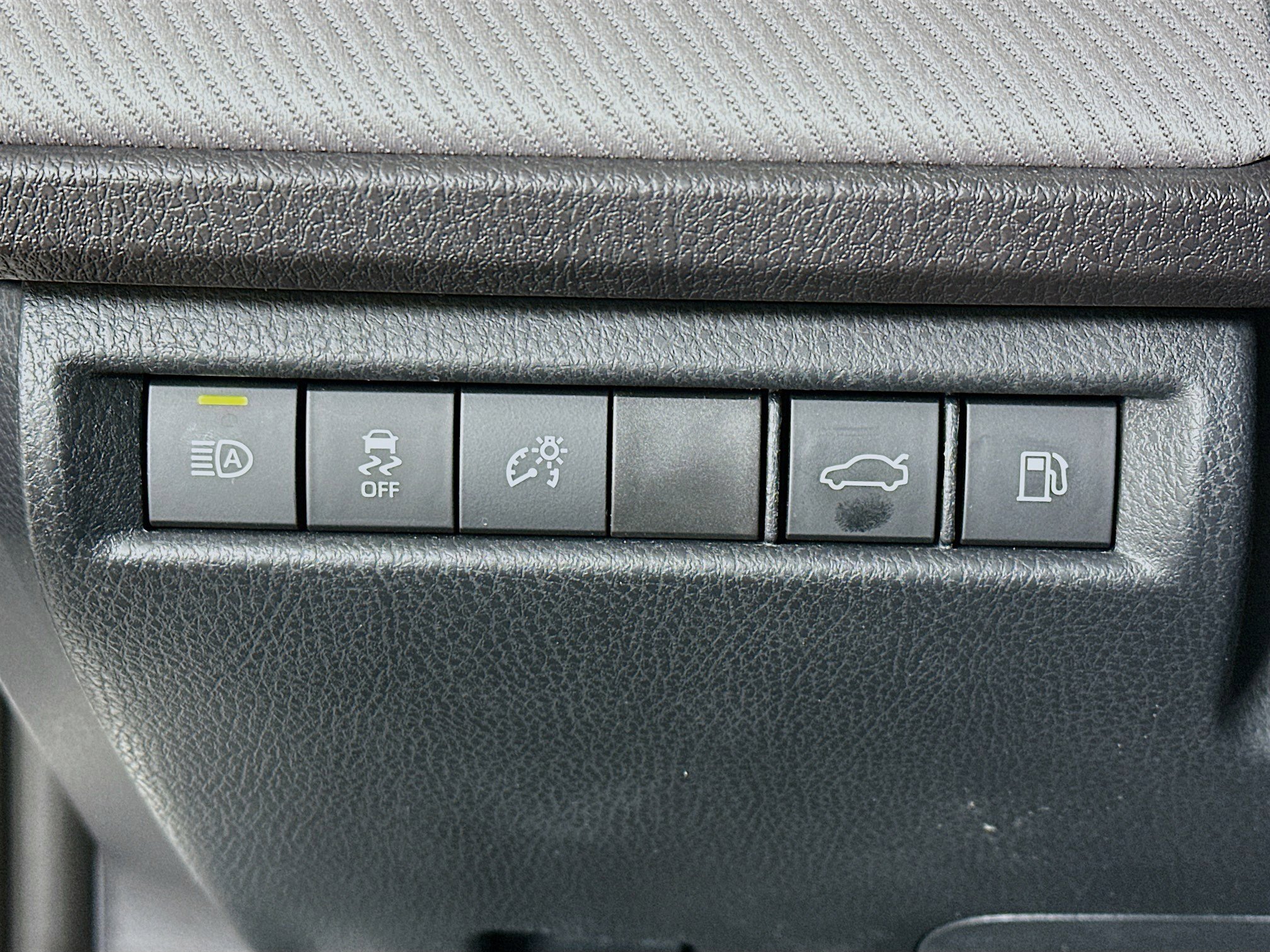 Used 2025 Toyota Camry SE image 17