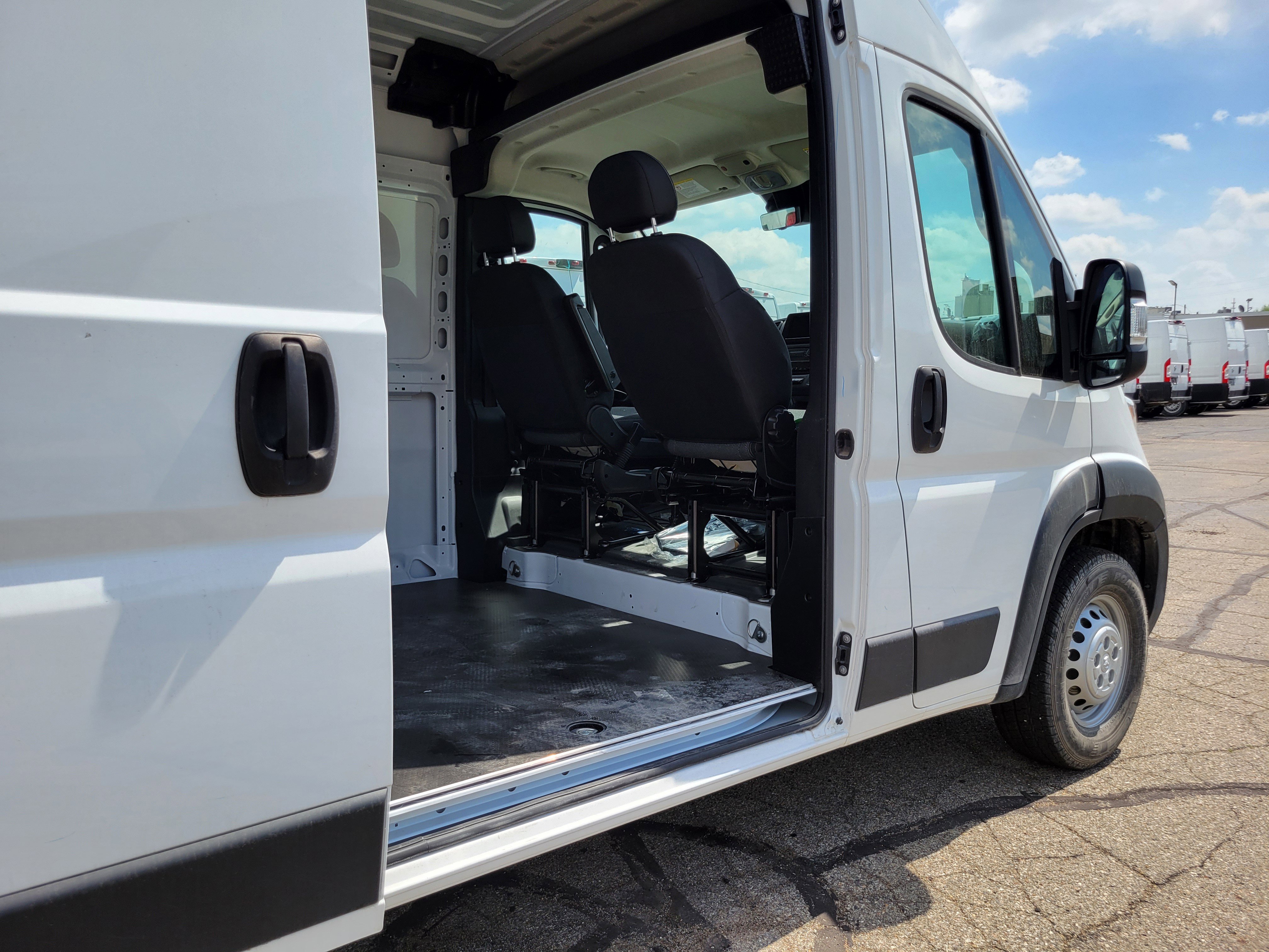 Used 2025 RAM ProMaster 3500 w/ Safety Group FWD image 22