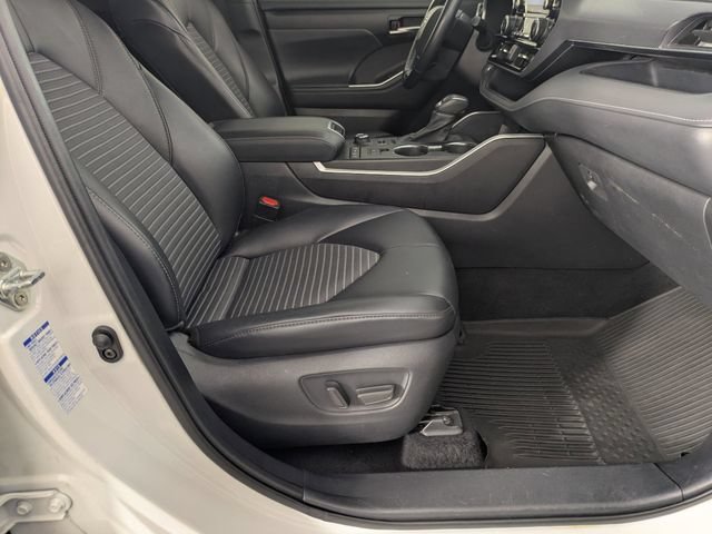 Used 2021 Toyota Highlander XSE AWD/4WD image 37