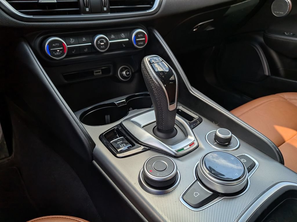 Used 2024 Alfa Romeo Giulia Ti AWD/4WD image 25