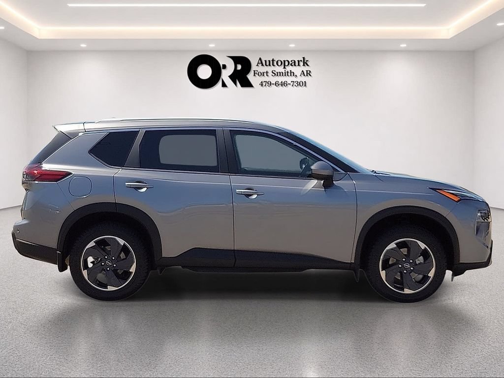 Used 2025 Nissan Rogue SV w/ SV Premium Package AWD/4WD image 6