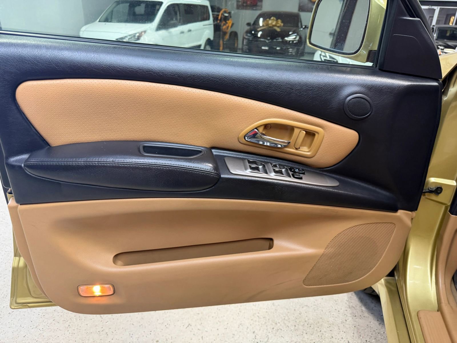 Used 2002 Isuzu Axiom XS RWD image 30